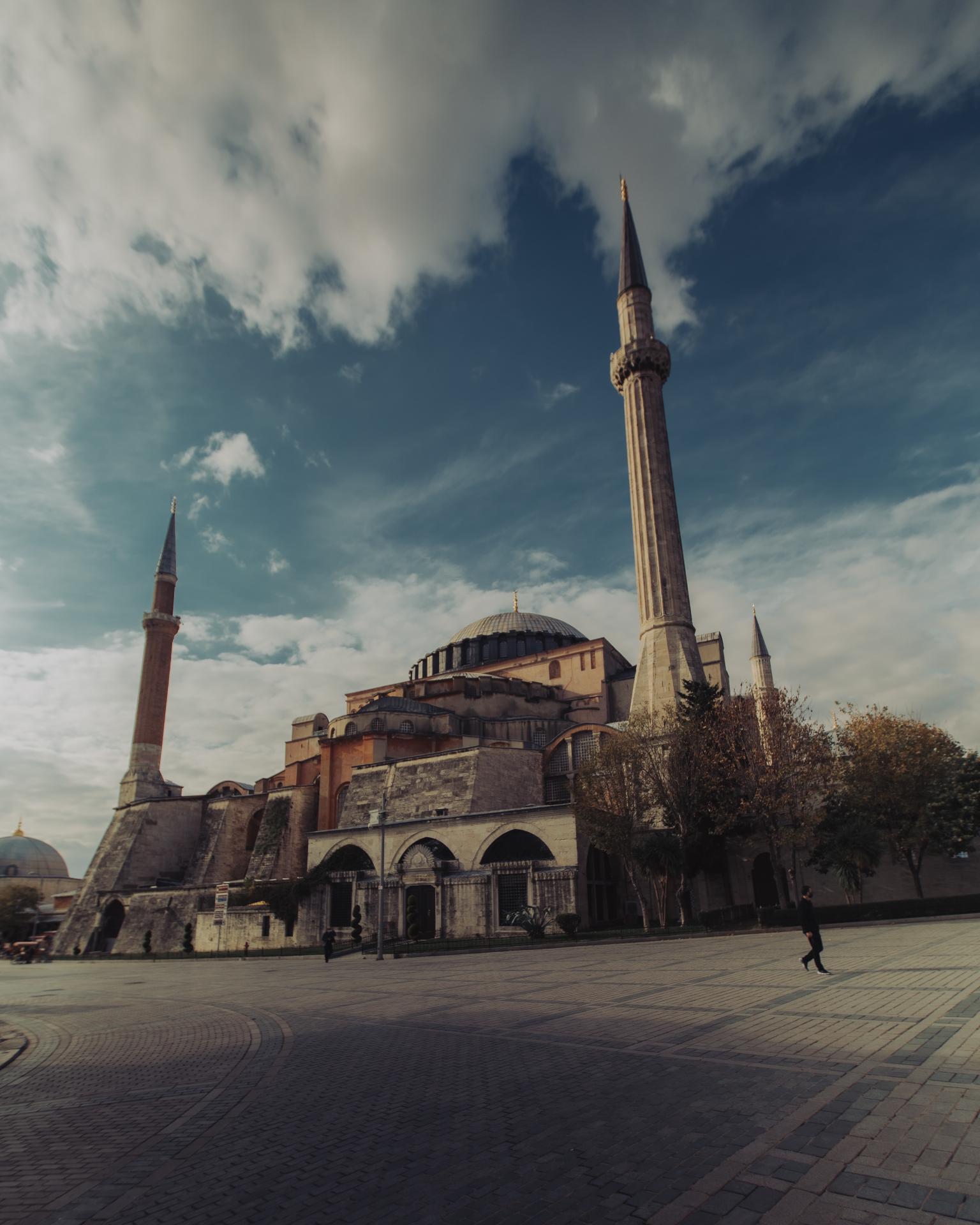 Aneela Bhalli | TV 5